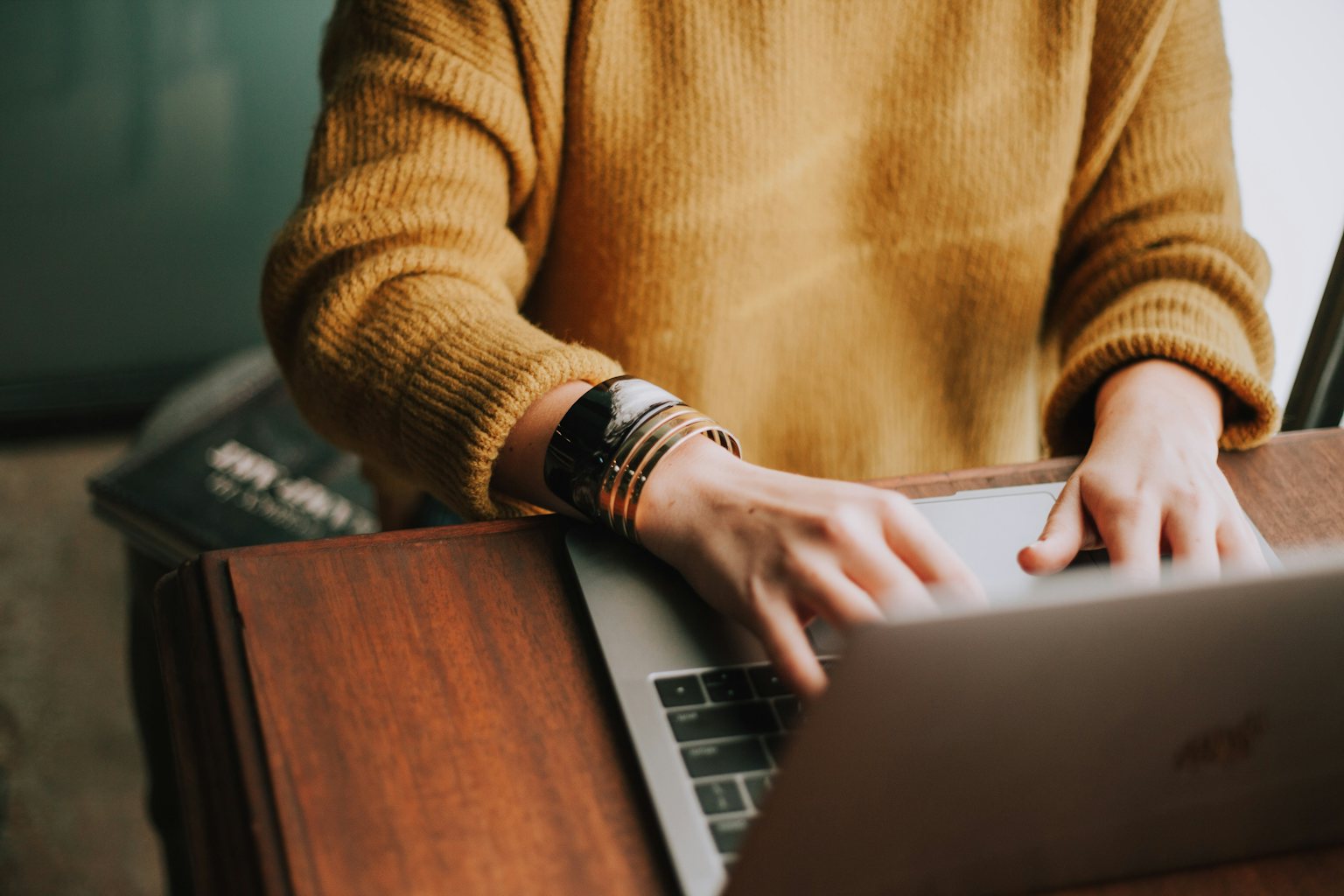 Schrijven aan de laptop