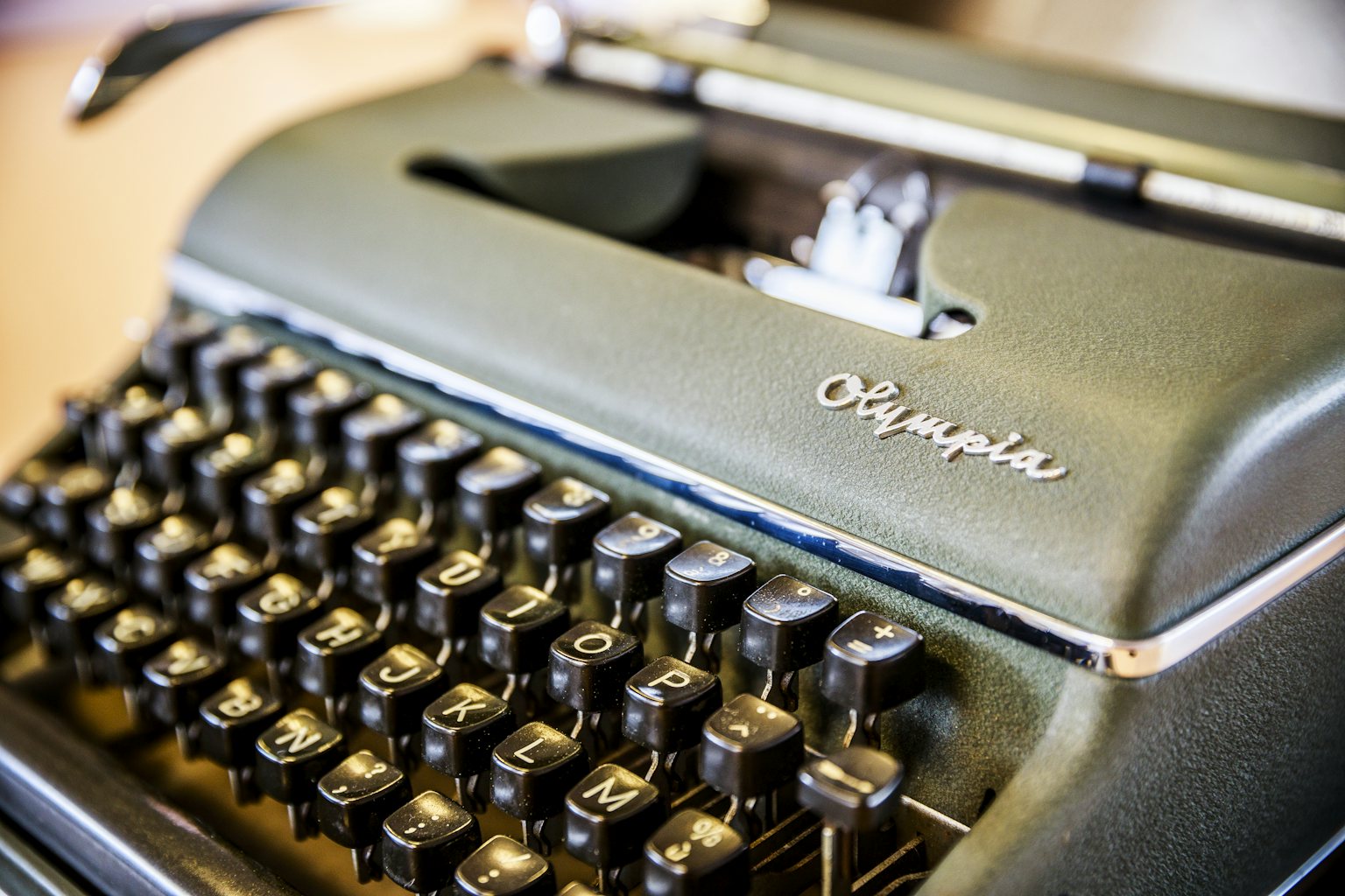 Letterenhuis Olivetti schrijfmachine Diane Broeckhoven
