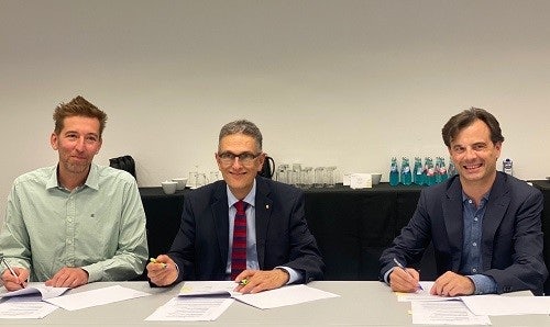 Van links naar rechts: Paul Hermans, directeur Literatuur Vlaanderen, Oliver Zille, directeur Leipziger Buchmesse en Tiziano Perez, directeur-bestuurder Nederlands Letterenfonds.