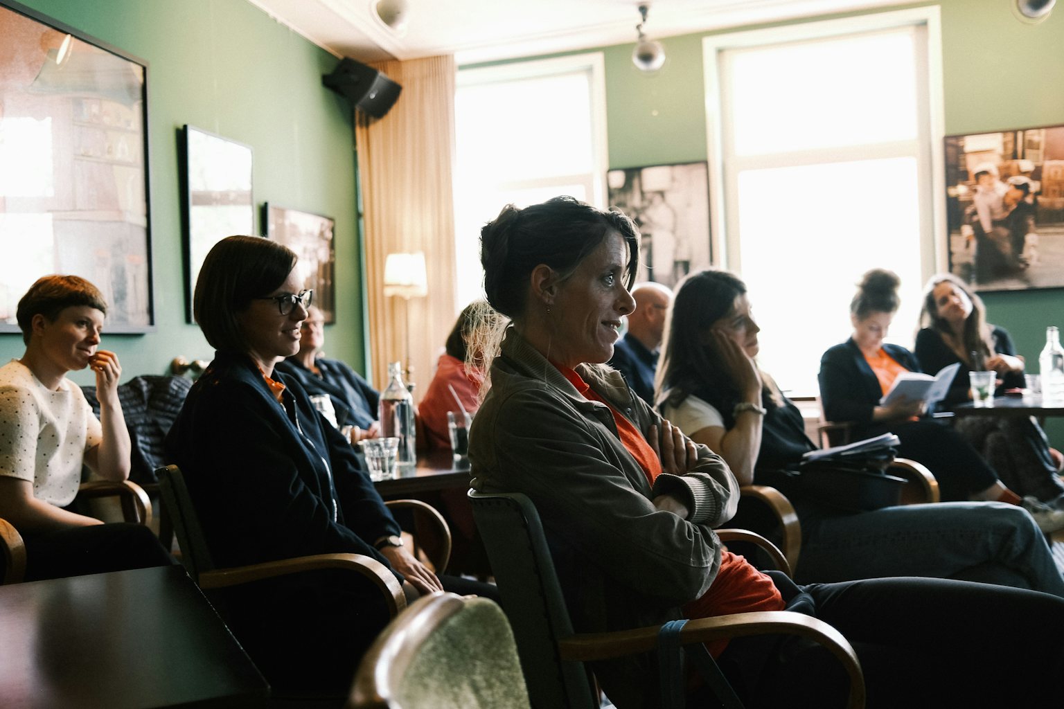 Geboeid publiek van Duitse organisatoren