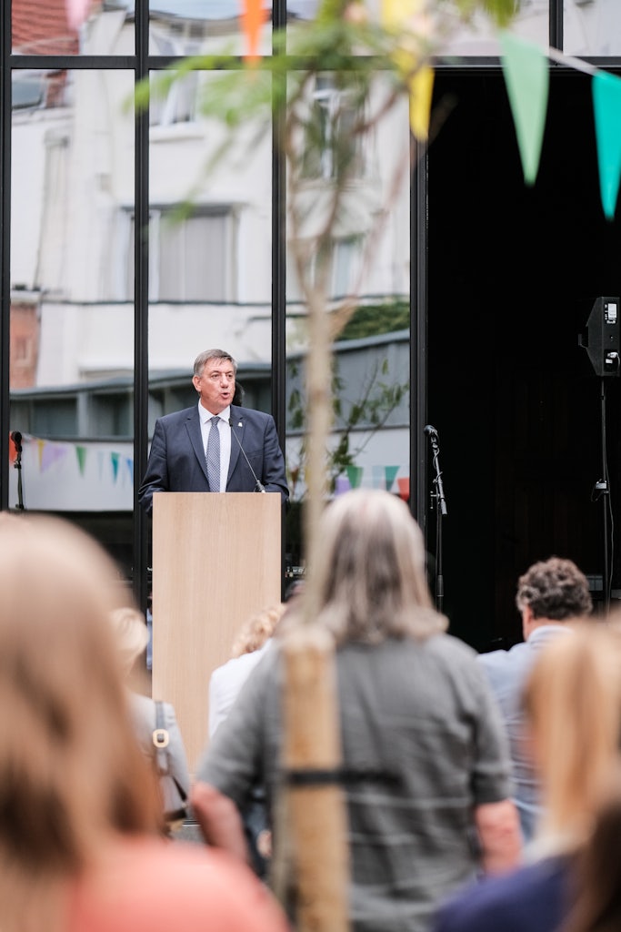 Jan Jambon opent Hotel Dumont